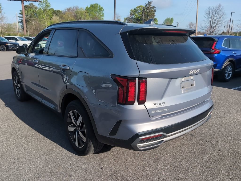 Used 2023 Kia Sorento S w/ Panoramic Sunroof Package image 5