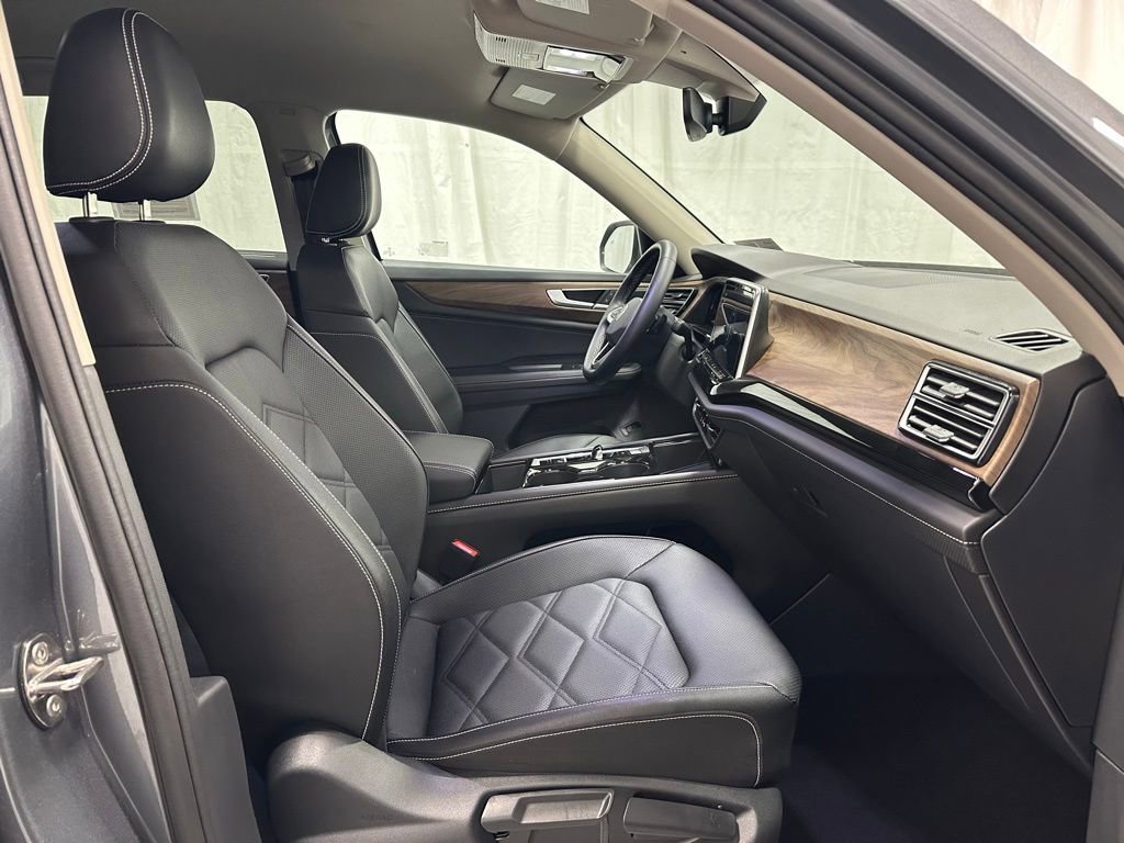 Used 2025 Volkswagen Atlas SE image 65