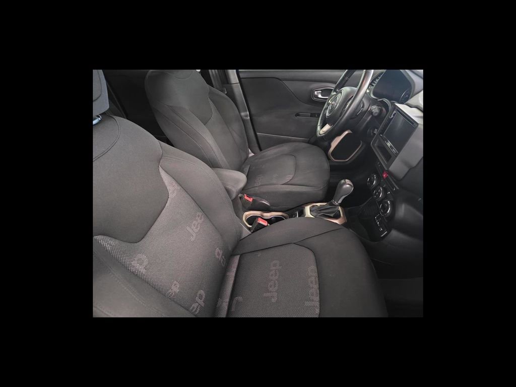 Used 2015 Jeep Renegade Latitude w/ Popular Equipment Group image 18