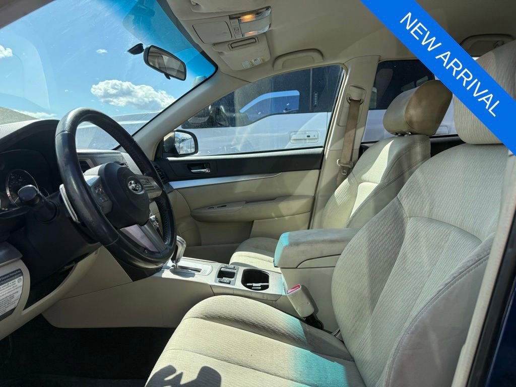 Used 2011 Subaru Outback 2.5i Premium w/ All-Weather Pkg AWD/4WD image 9