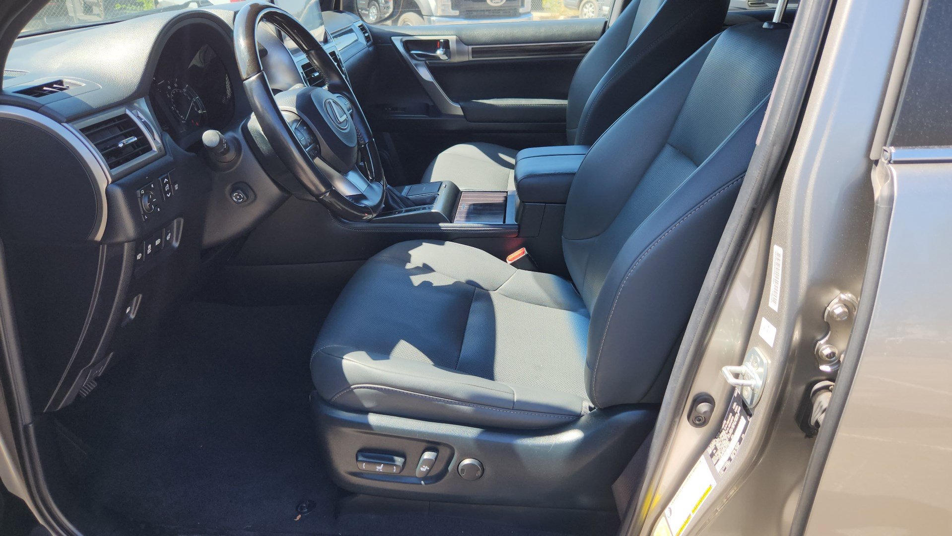 Used 2023 Lexus GX 460 Premium w/ Premium Package AWD/4WD image 18