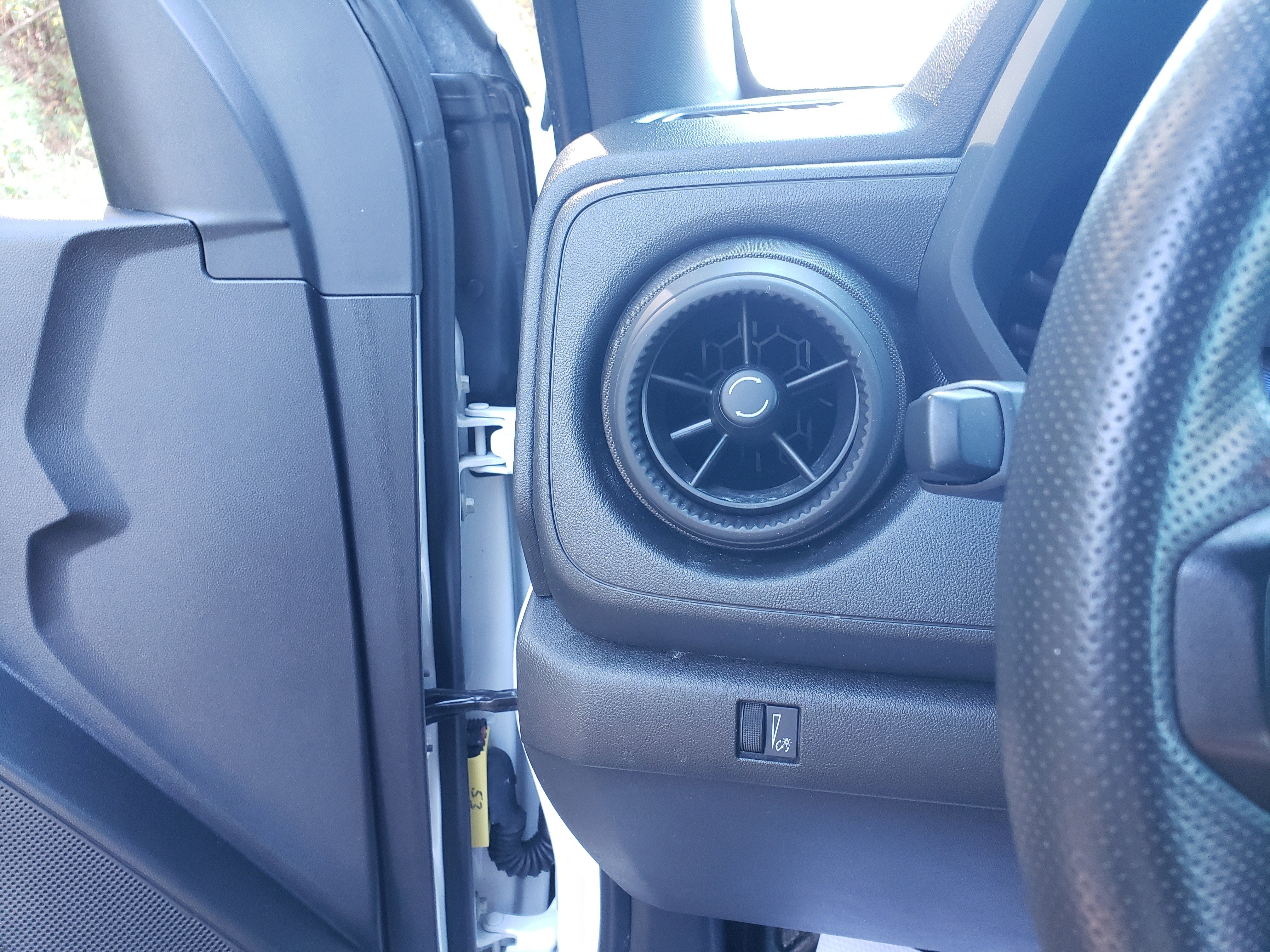 Used 2023 Chevrolet Colorado W/T image 11