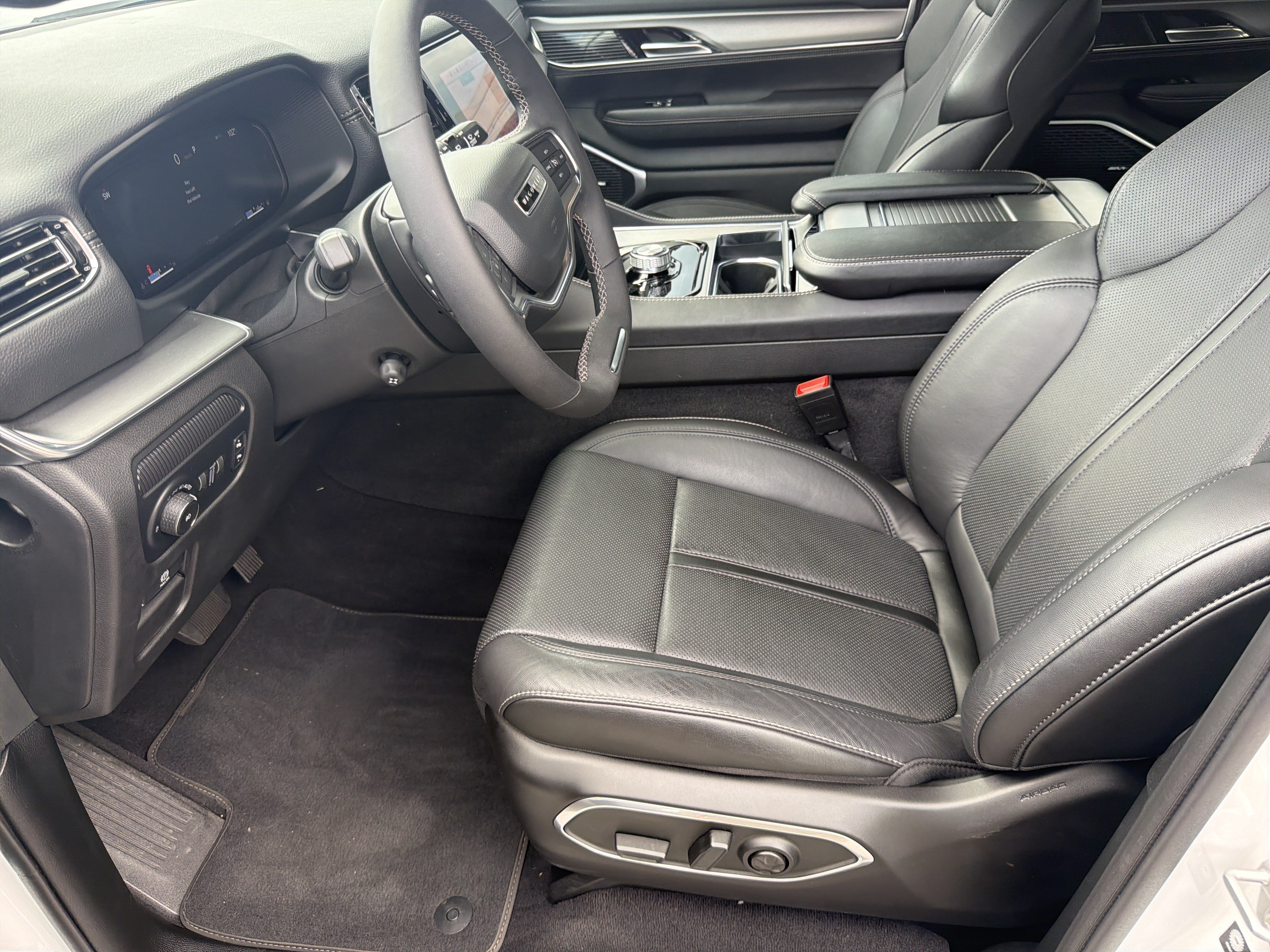 Used 2024 Jeep Wagoneer Series II AWD/4WD image 18