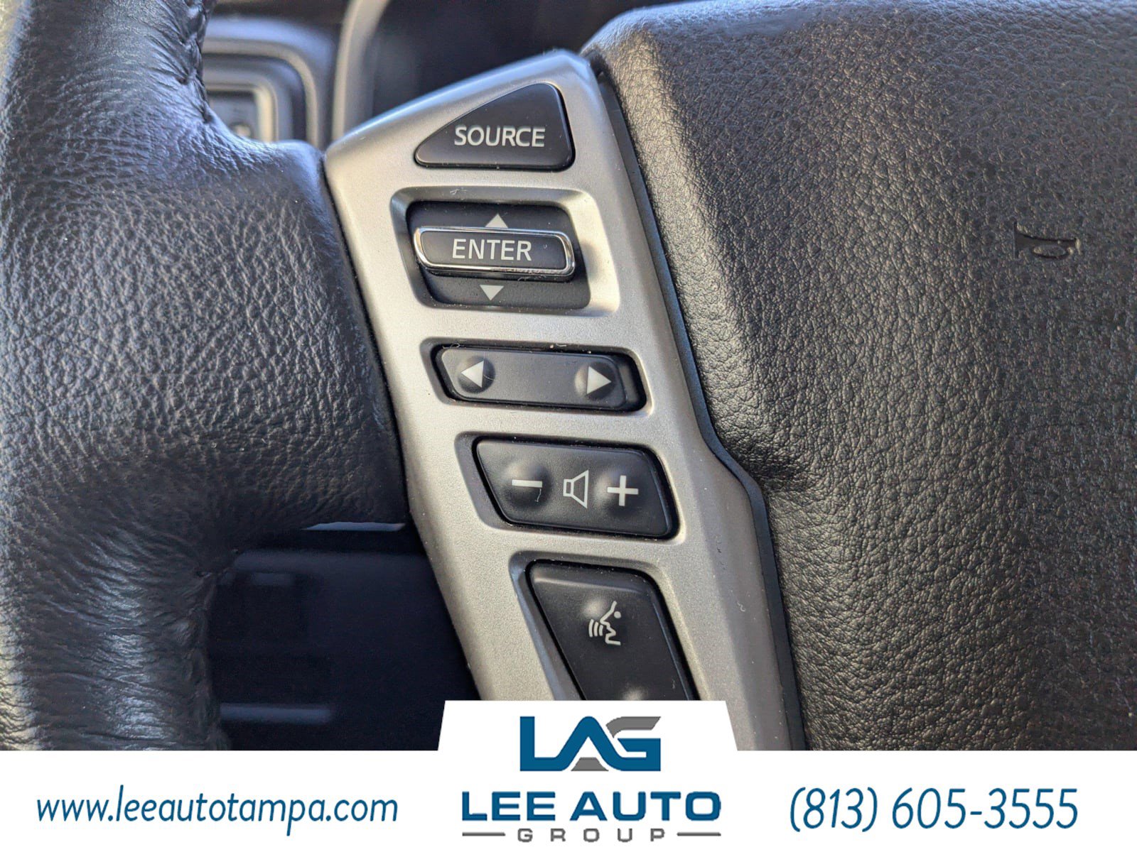 Used 2023 Nissan Titan SV image 23