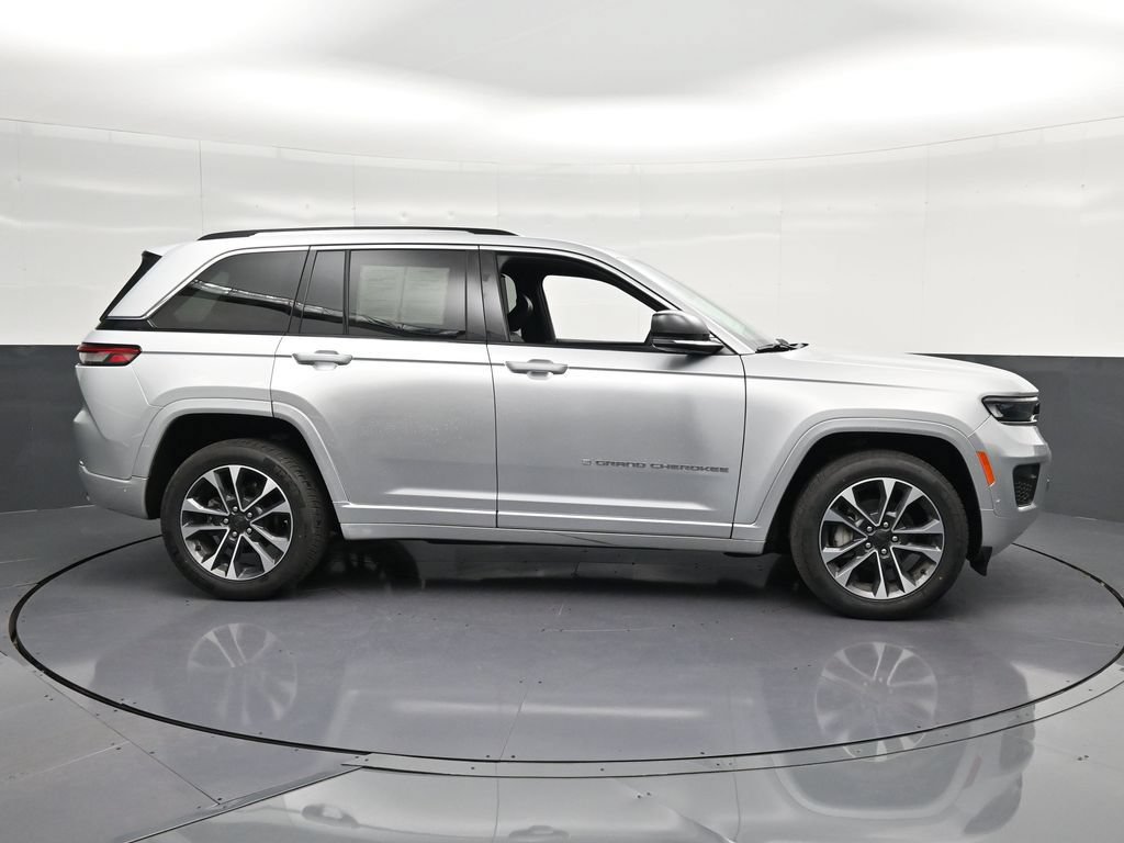 Used 2023 Jeep Grand Cherokee Overland w/ Luxury Tech Group IV RWD image 4