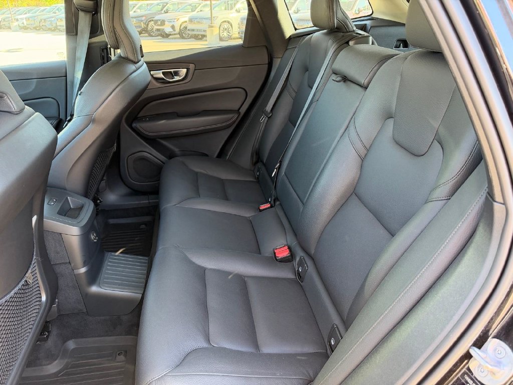 Certified 2024 Volvo XC60 T8 Plus w/ Climate Package AWD/4WD image 9
