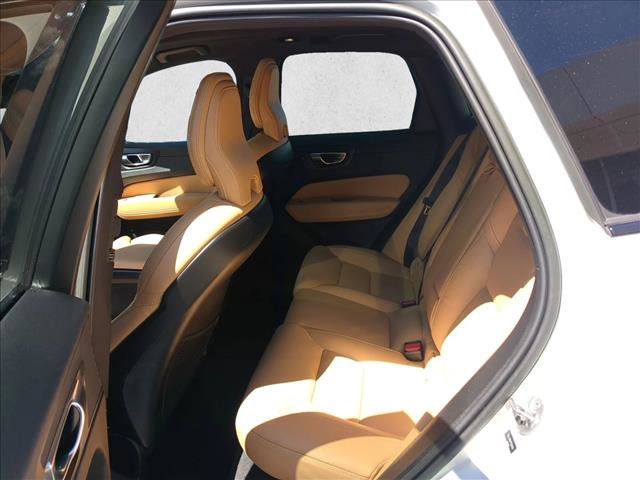 Certified 2023 Volvo XC60 B5 Ultimate w/ Climate Package image 21