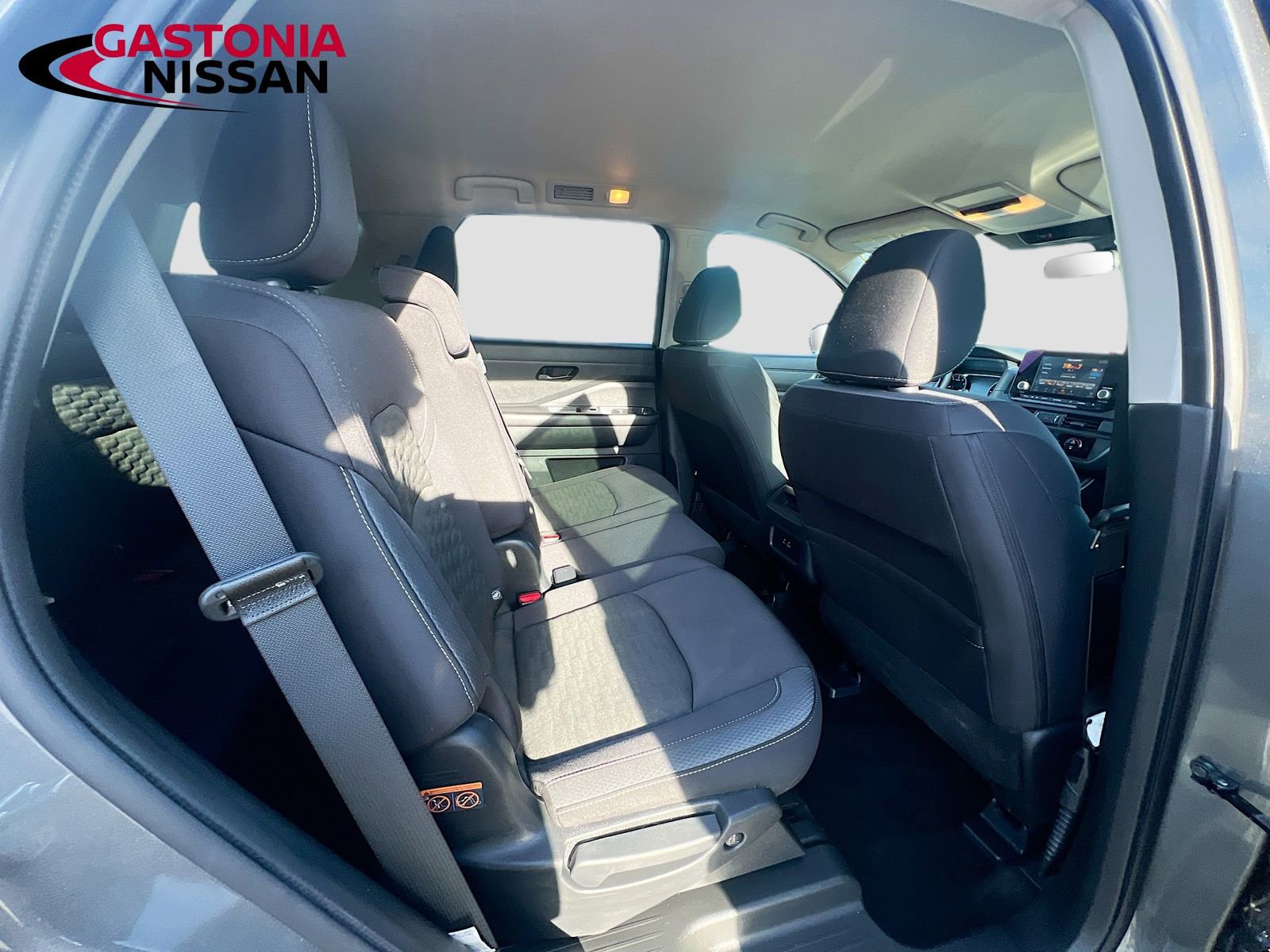 Used 2024 Nissan Pathfinder S image 36