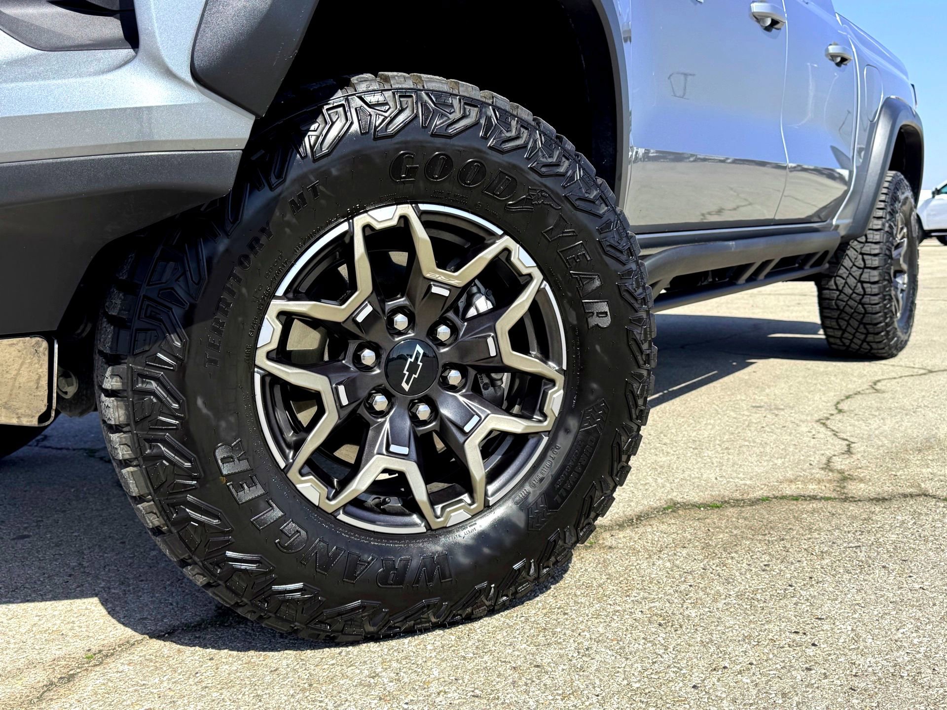 Used 2026 Chevrolet Colorado ZR2 w/ Technology Package image 2