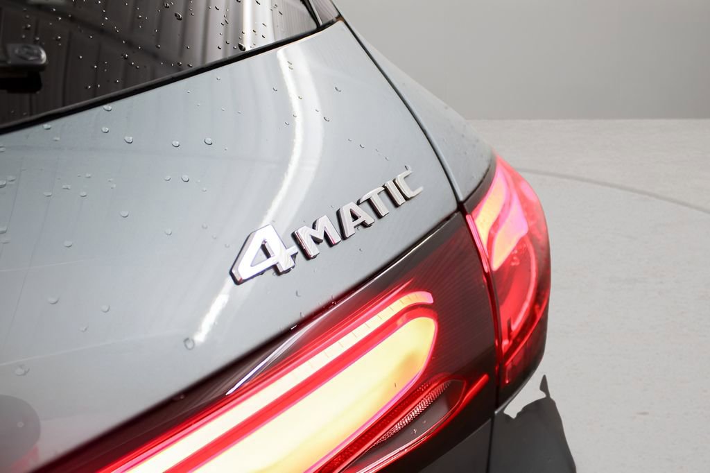 Used 2025 Mercedes-Benz GLC 350e 4MATIC image 39