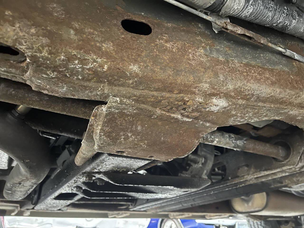 Used 2002 Chevrolet Avalanche 1500 4dr 4WD Crew Cab SB w/ Off-Road Suspension Pkg image 40