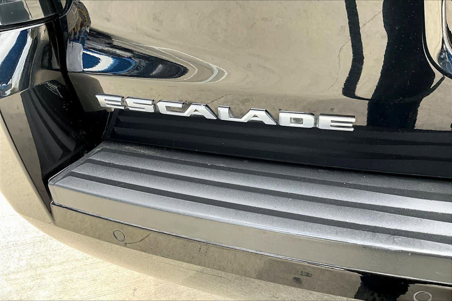 Used 2020 Cadillac Escalade ESV Luxury w/ Escalade Sport Edition AWD/4WD image 10