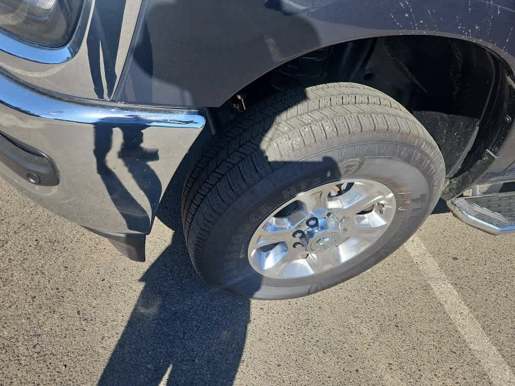 Used 2025 RAM 2500 Big Horn AWD/4WD image 2