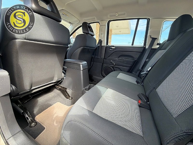 Used 2009 Jeep Compass Sport FWD image 13