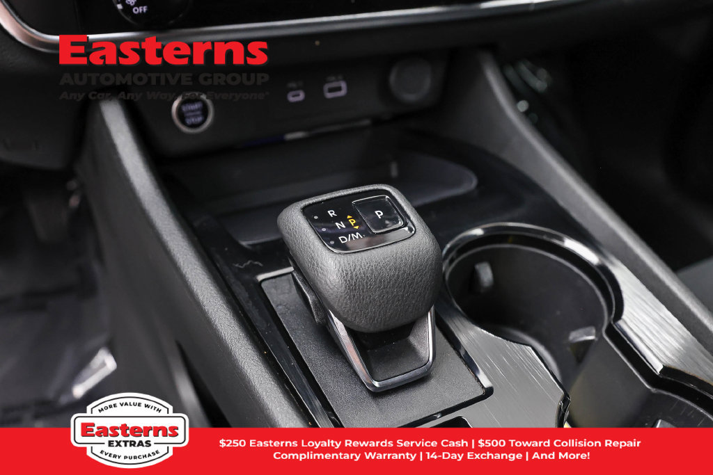 Used 2023 Nissan Rogue S AWD/4WD image 14