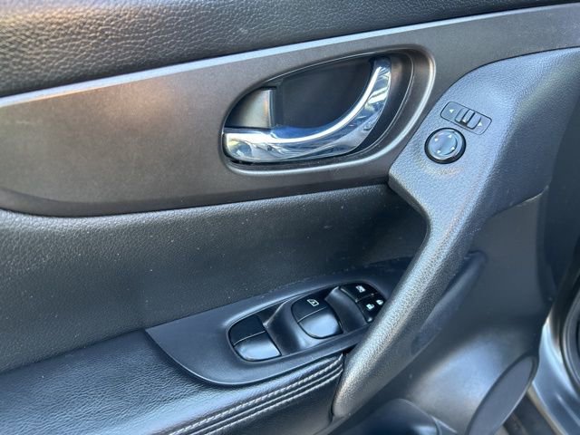 Used 2014 Nissan Rogue SV w/ SV Premium Package image 10