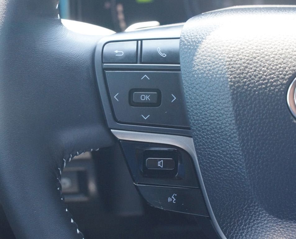 Used 2026 Toyota Camry SE FWD image 9