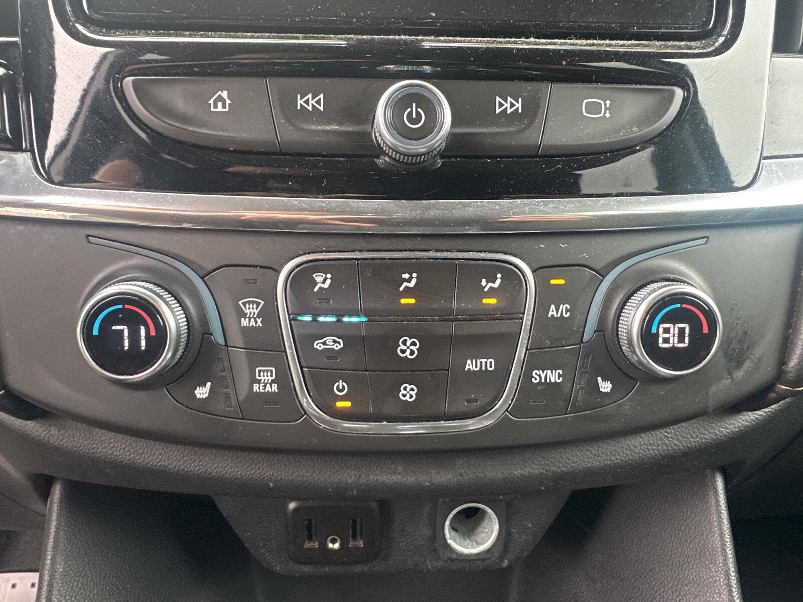 Used 2019 Chevrolet Traverse LT FWD image 17