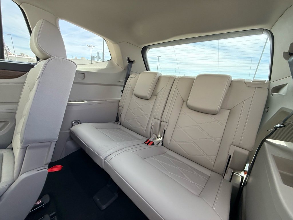 Used 2025 Volkswagen Atlas SE image 8