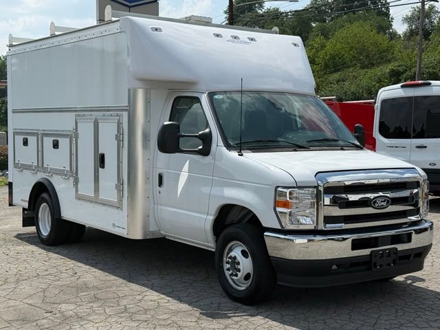 New 2026 Ford E-450 and Econoline 450 Super Duty w/ Power Equipment Group RWD image 33