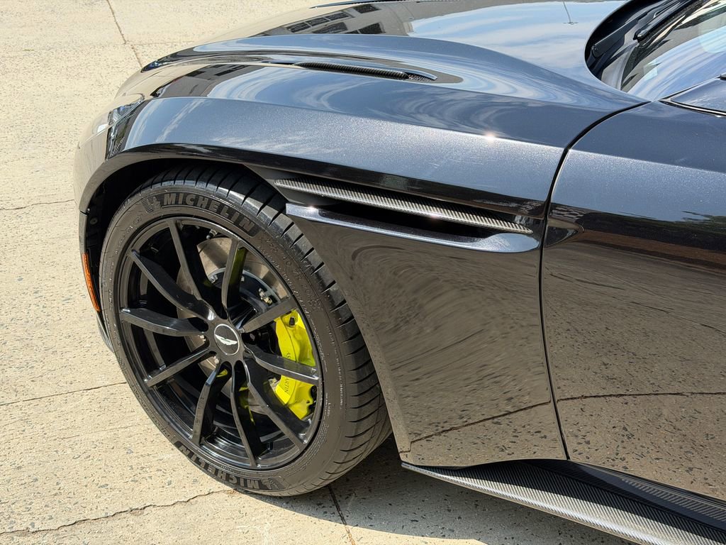 Used 2019 Aston Martin DB11 AMR image 9