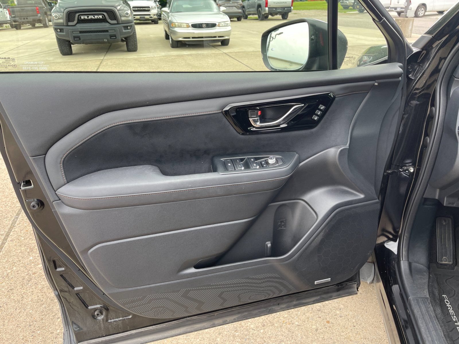 Used 2025 Subaru Forester Touring AWD/4WD image 11
