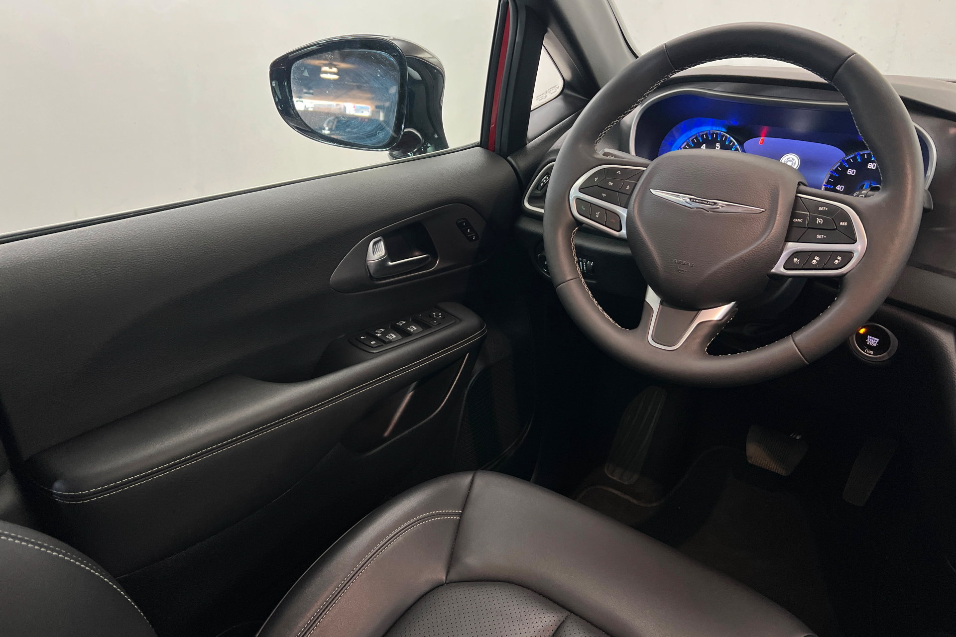 Used 2026 Chrysler Pacifica Select FWD image 11