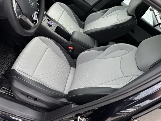 New 2026 Volkswagen Tiguan SE R-Line FWD image 19