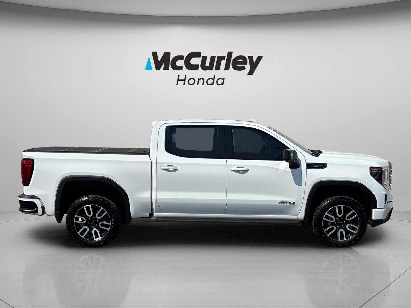 Used 2025 GMC Sierra 1500 AT4 w/ AT4 Premium Package AWD/4WD image 2