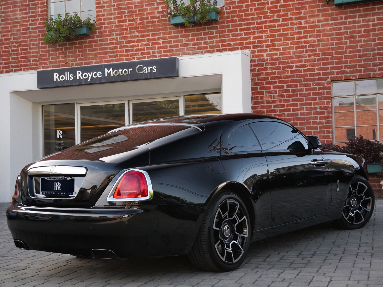Used 2017 Rolls-Royce Wraith image 2