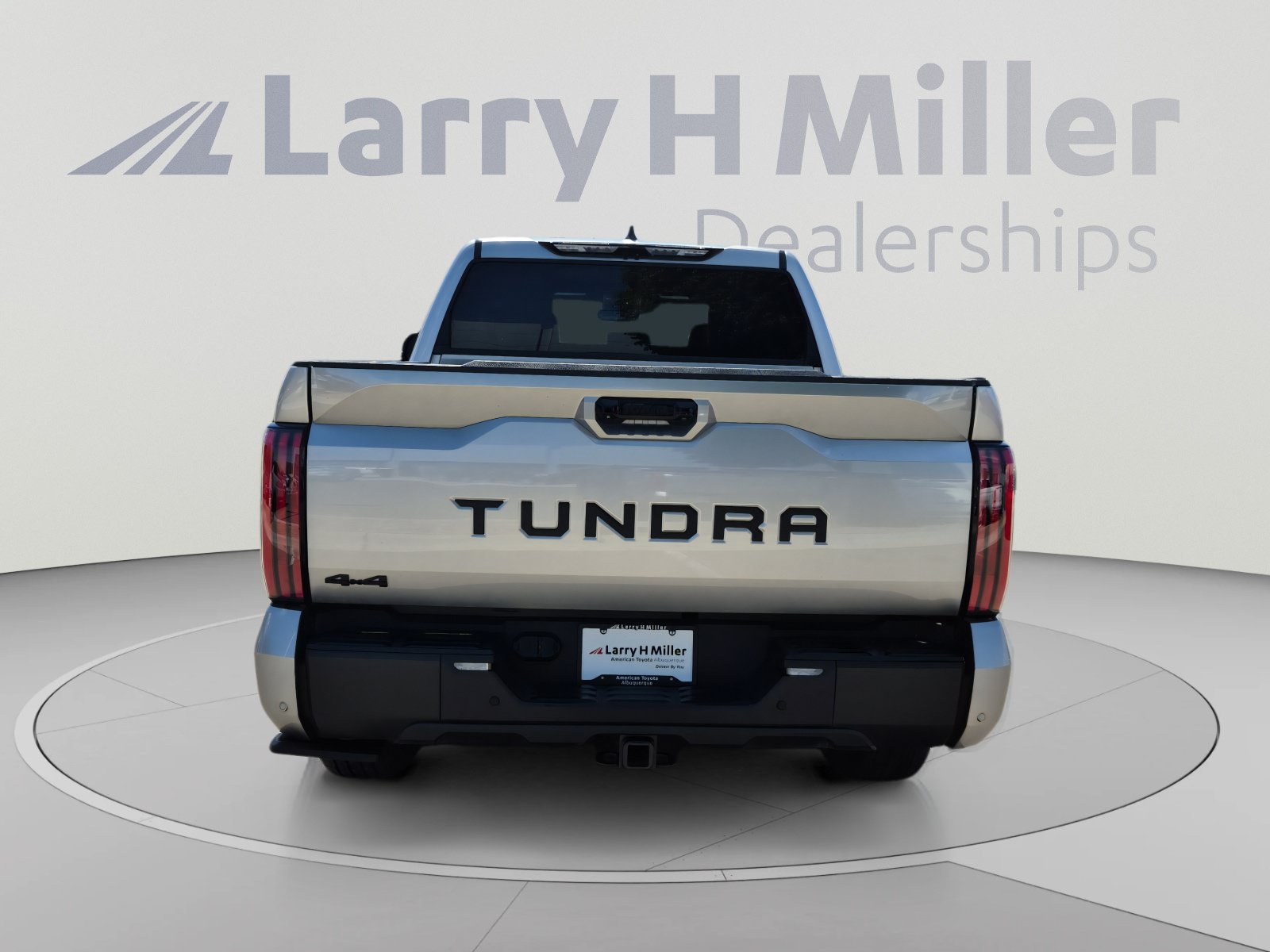 Used 2025 Toyota Tundra Limited AWD/4WD image 4