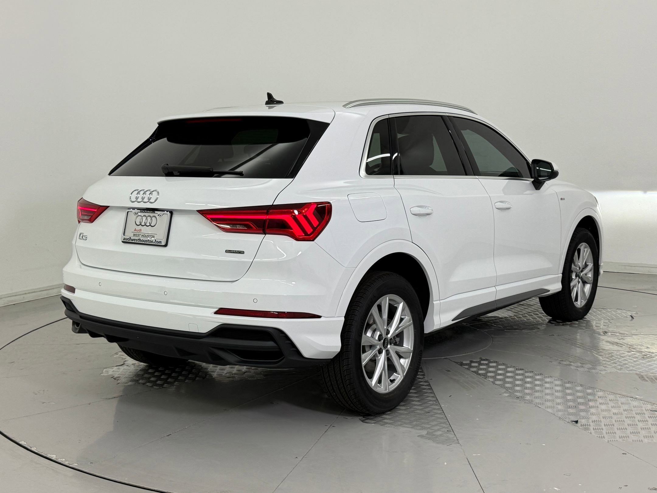 Used 2025 Audi Q3 2.0T Premium w/ Convenience Package AWD/4WD image 9