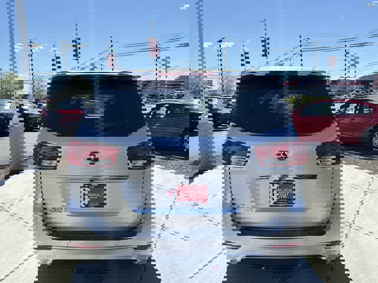 Used 2016 Kia Sedona EX image 4