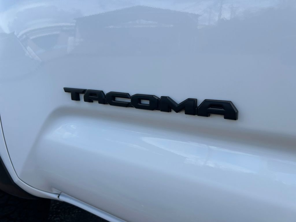 Used 2022 Toyota Tacoma TRD Off-Road w/ Technology Package AWD/4WD image 35