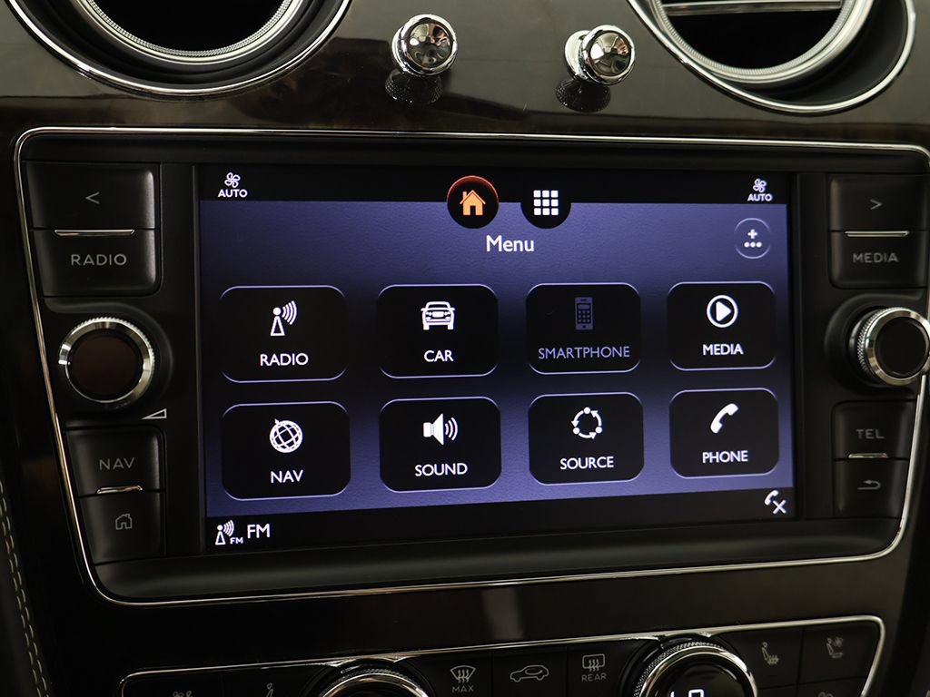 Used 2020 Bentley Bentayga Plug-In Hybrid AWD/4WD image 56