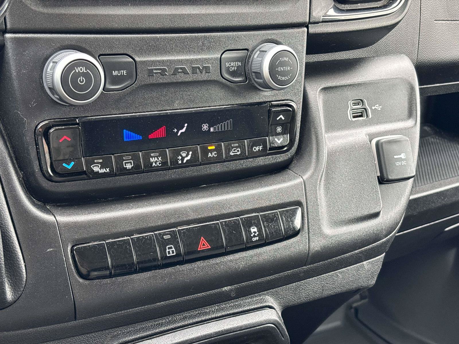 Used 2025 RAM ProMaster 2500 w/ Convenience Group FWD image 16