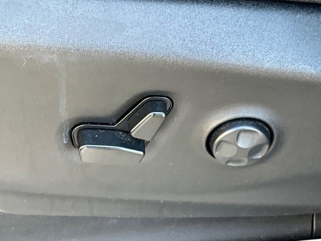 Used 2021 Chrysler Voyager Lxi FWD image 28