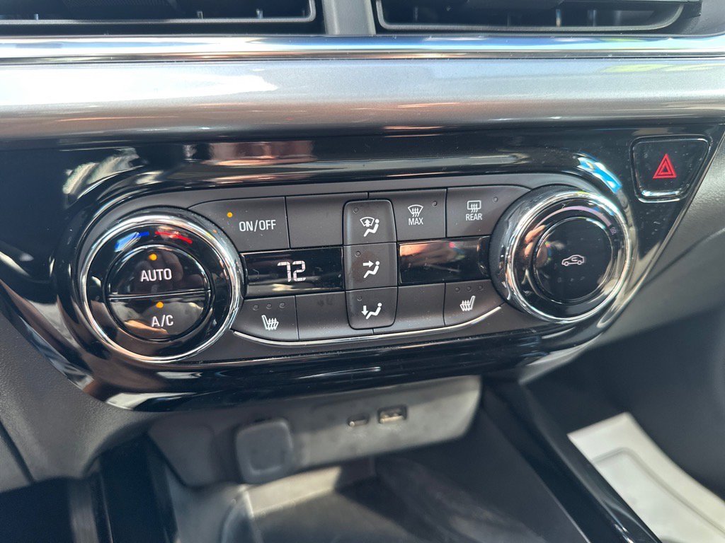 Used 2024 Chevrolet Trax LT w/ Sunroof Package image 19