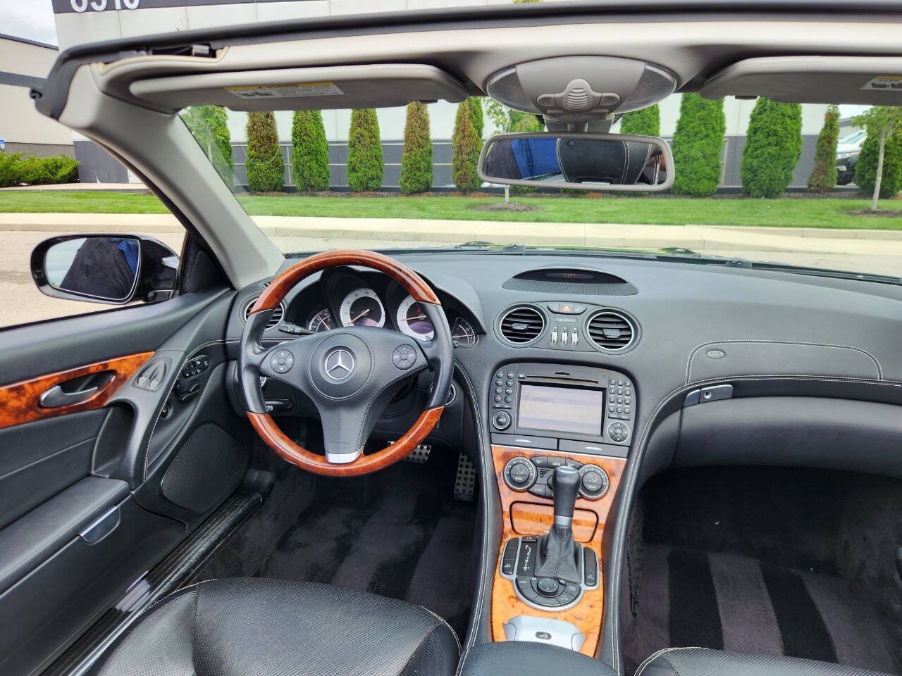Used 2011 Mercedes-Benz SL 550 image 16