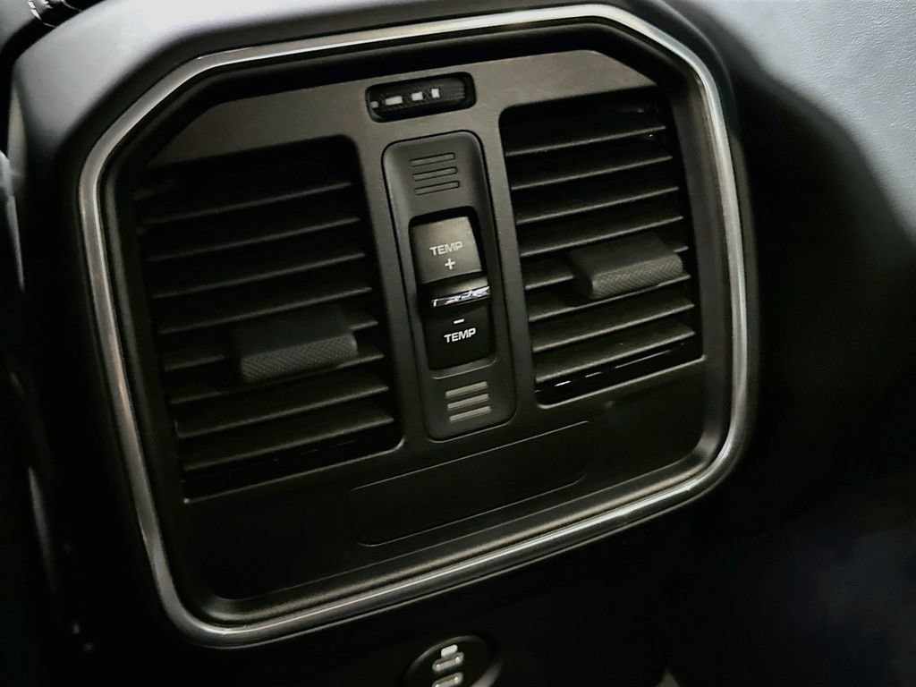 Certified 2024 Porsche Macan Turbo AWD/4WD image 26