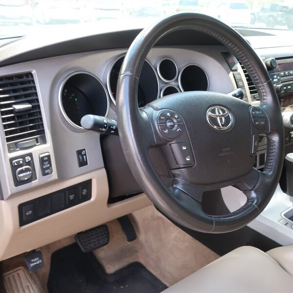Used 2008 Toyota Sequoia Limited RWD image 15