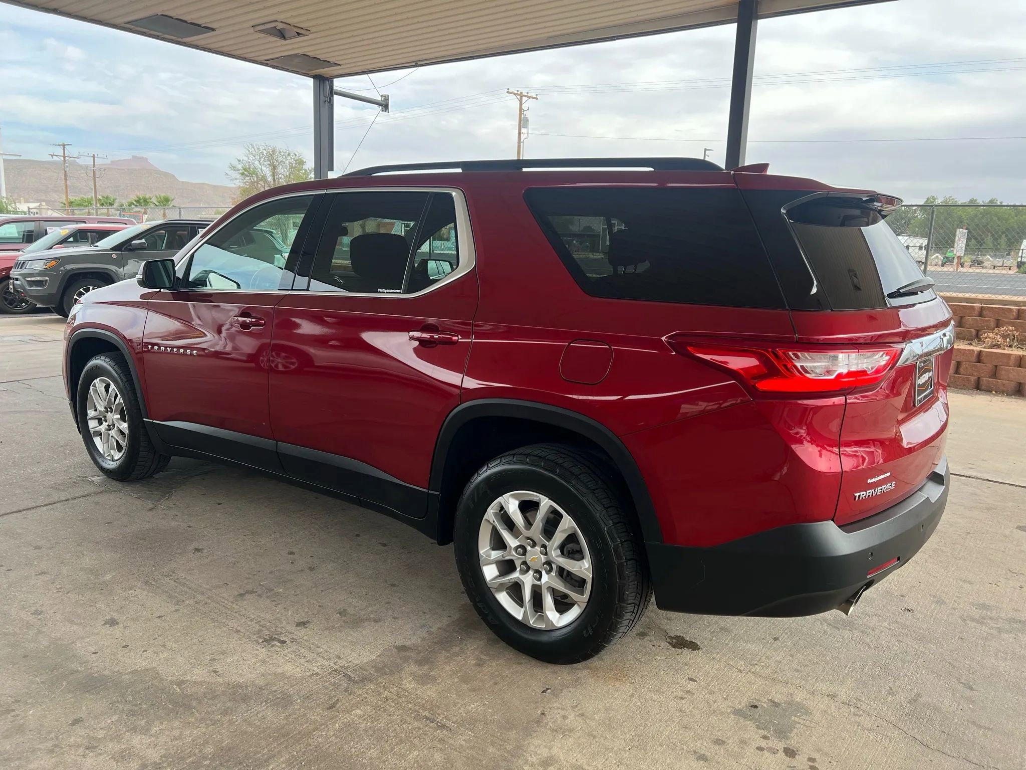 Used 2021 Chevrolet Traverse LT image 7