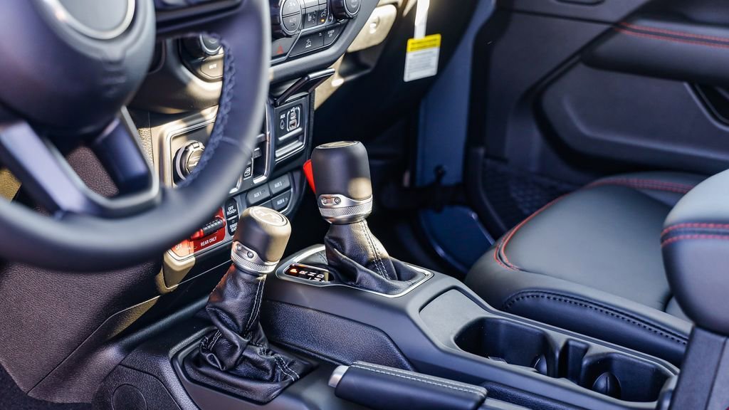 New 2026 Jeep Gladiator Rubicon w/ Steel Power Dome Hood Package AWD/4WD image 21