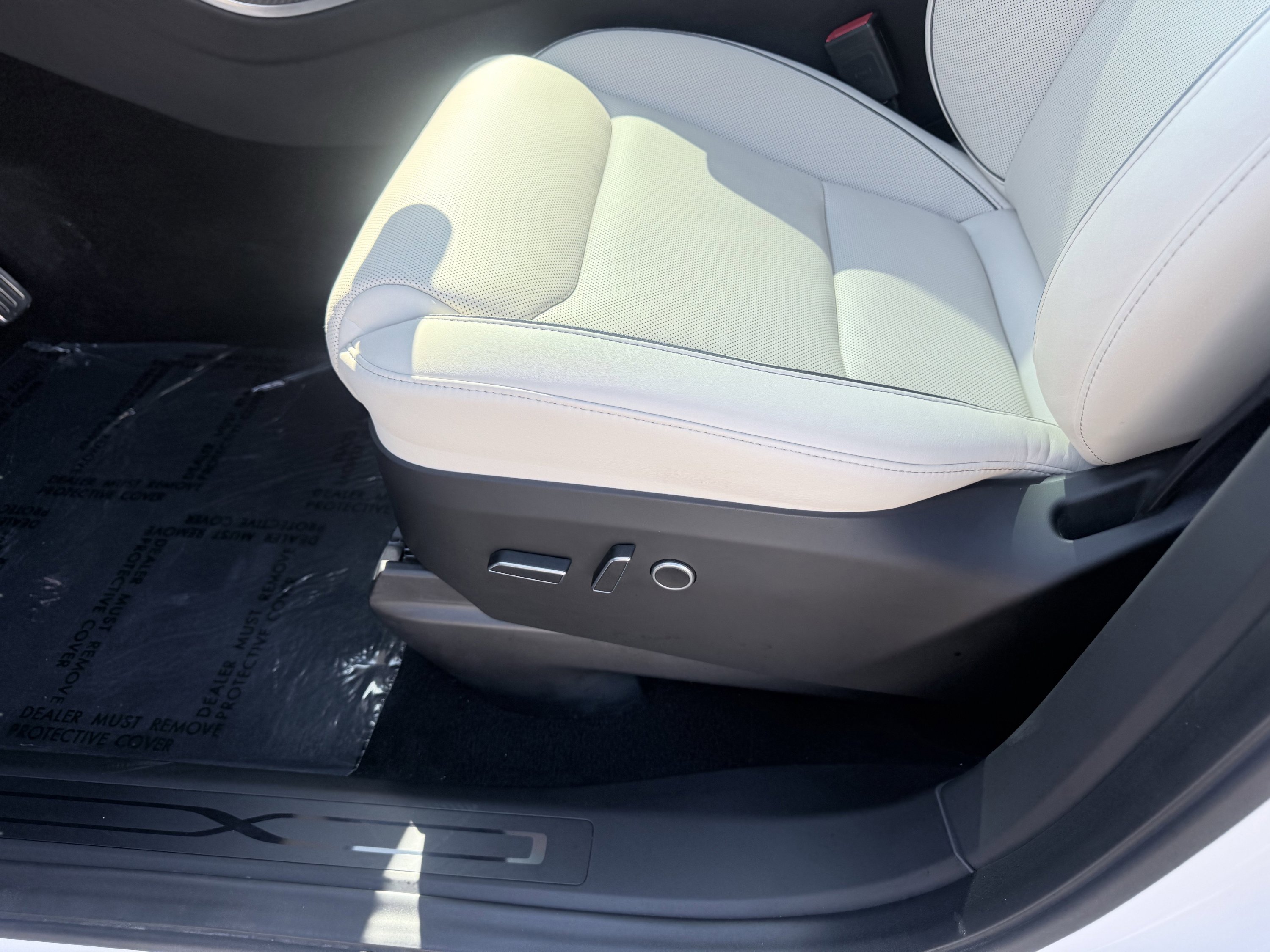 Used 2022 Tesla Model X Plaid image 32