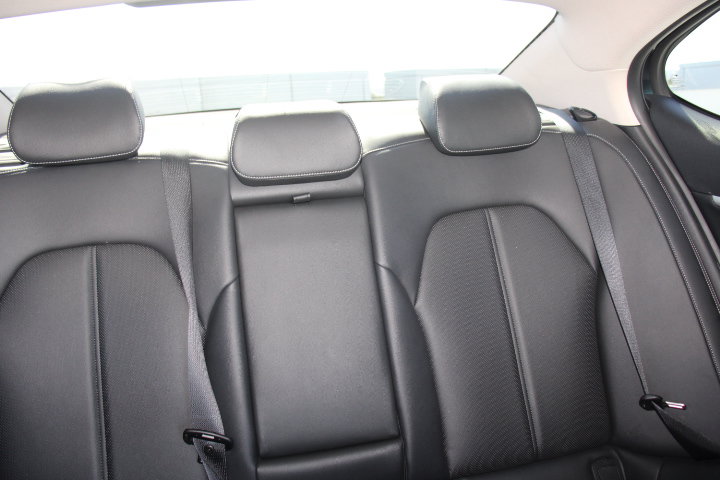 Used 2022 Genesis G70 2.0T RWD image 20