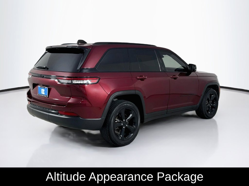 Used 2023 Jeep Grand Cherokee Altitude RWD image 8