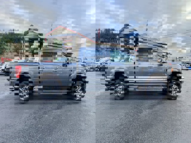 Used 2022 Ford F350 XLT w/ XLT Premium Package image 3