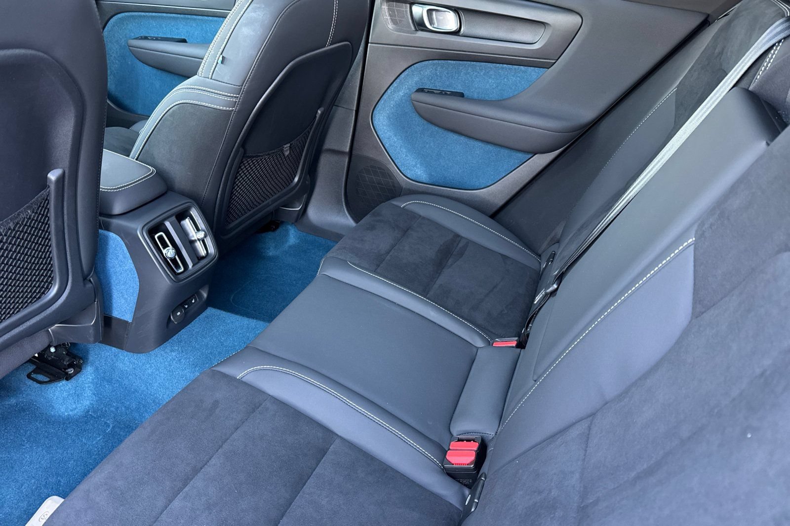 Used 2023 Volvo XC40 Recharge Ultimate w/ Protection Package Premier AWD/4WD image 12