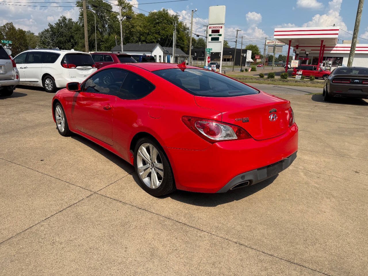 Used 2010 Hyundai Genesis 2.0T RWD image 3