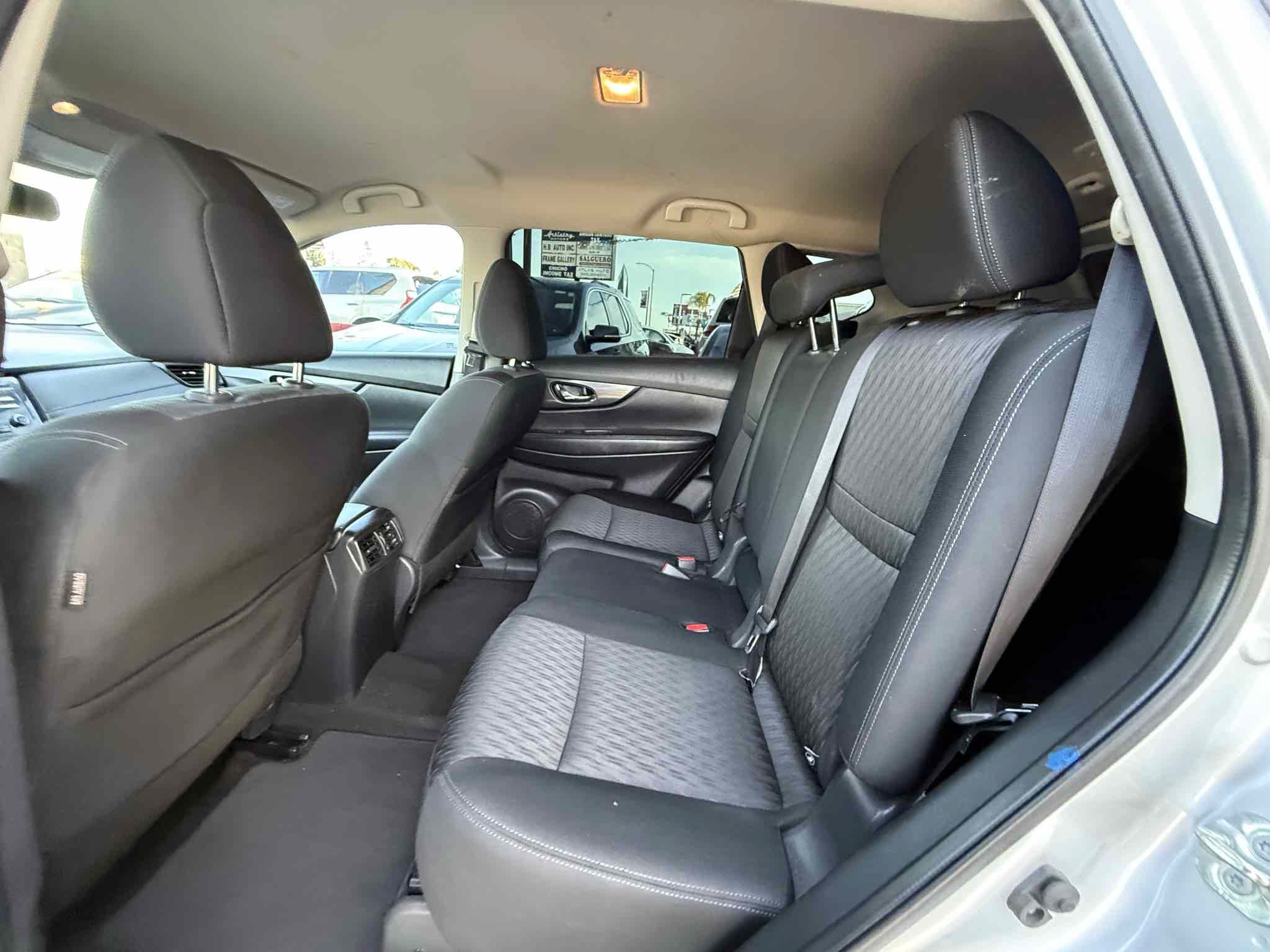 Used 2017 Nissan Rogue SV FWD image 85
